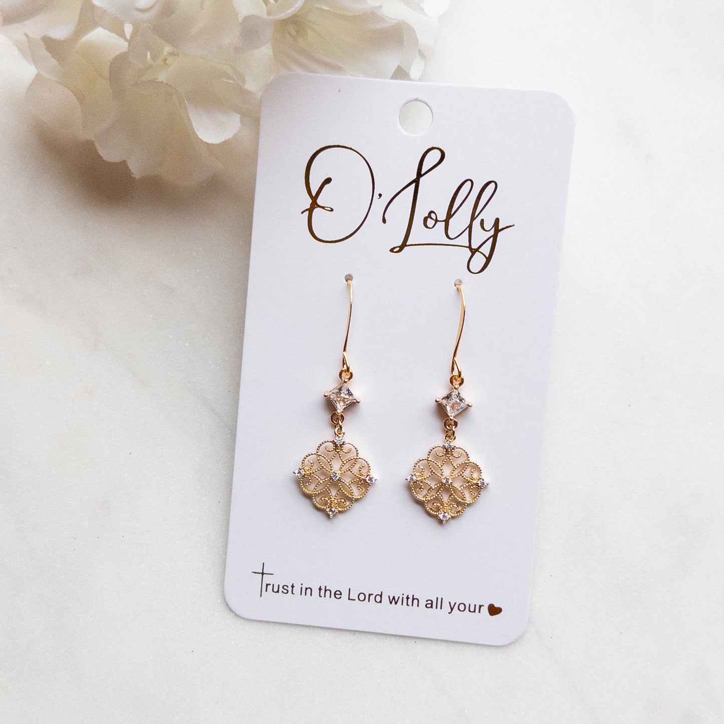 “Adeline” Dainty Clear Glass Dangle Earrings - Milly's Boutique