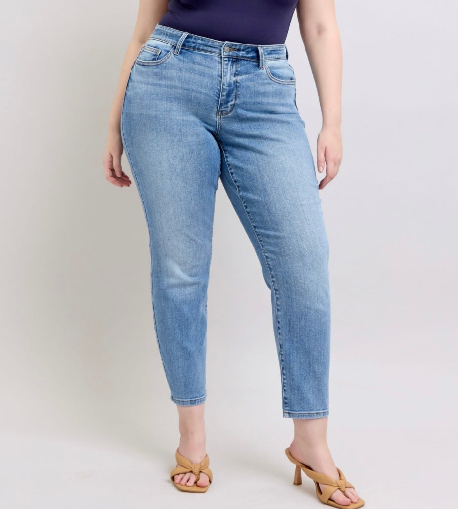 Judy Blue Mid Rise Vintage Wash Curvy Jeans - Milly's Boutique