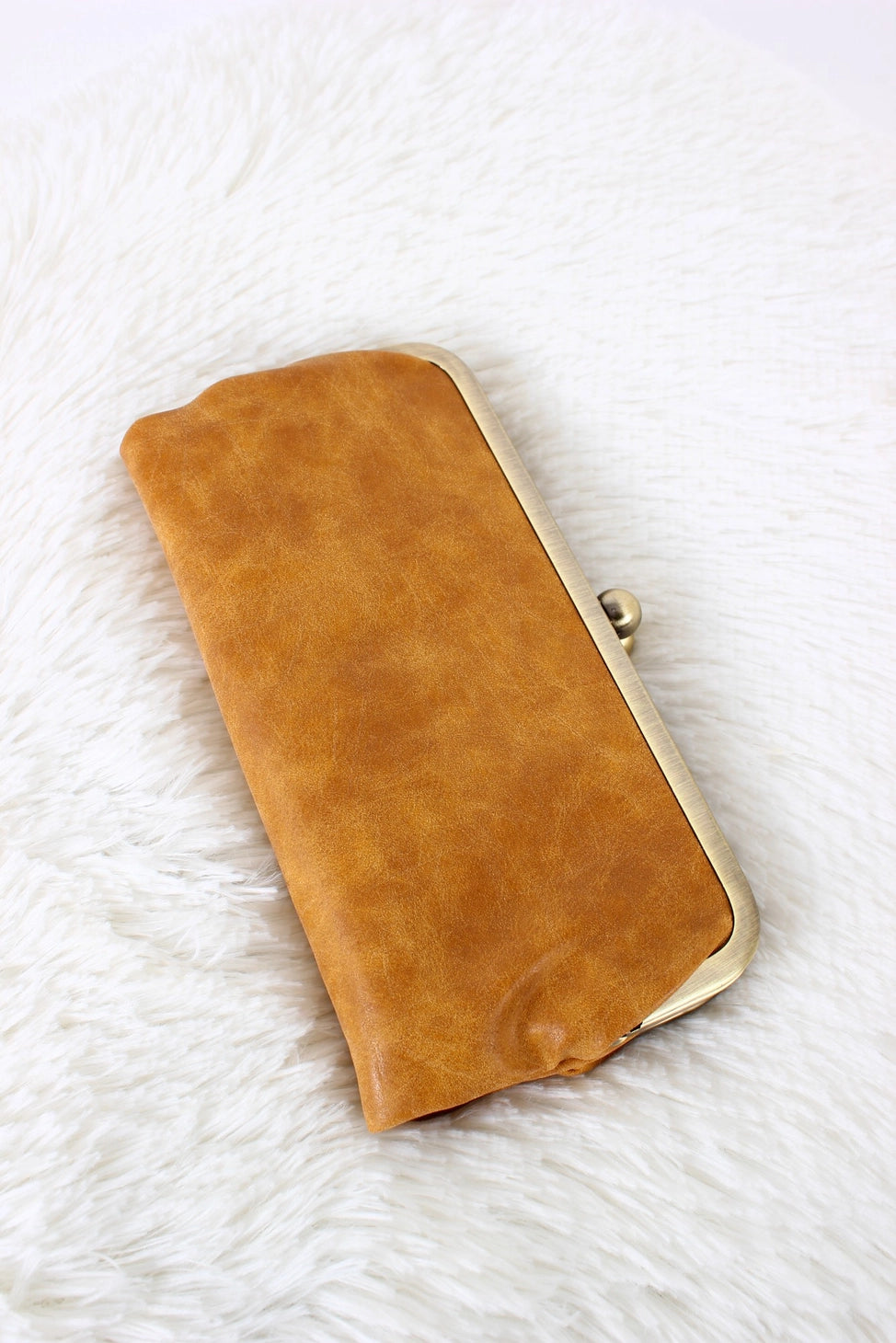 Karen Kiss Lock Clutch - Milly's Boutique