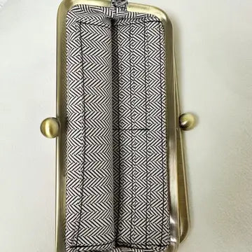 Karen Kiss Lock Clutch - Milly's Boutique