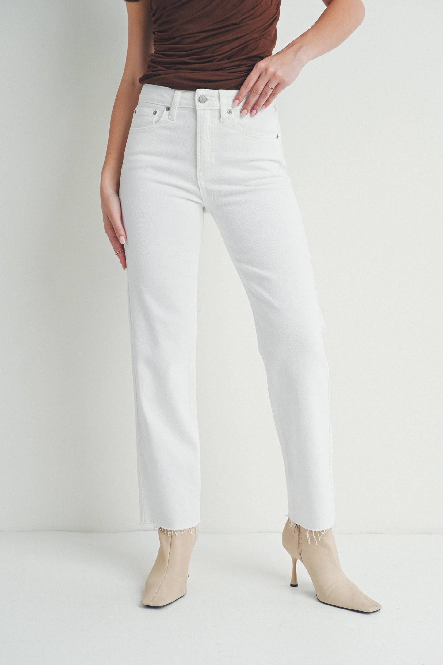 Lilly Straight White Jeans - Milly's Boutique