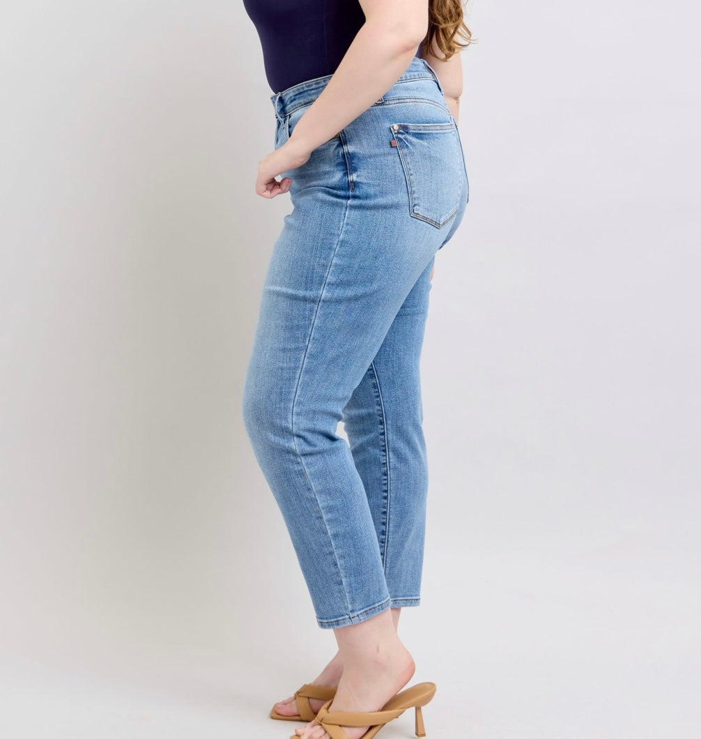 Judy Blue Mid Rise Vintage Wash Curvy Jeans