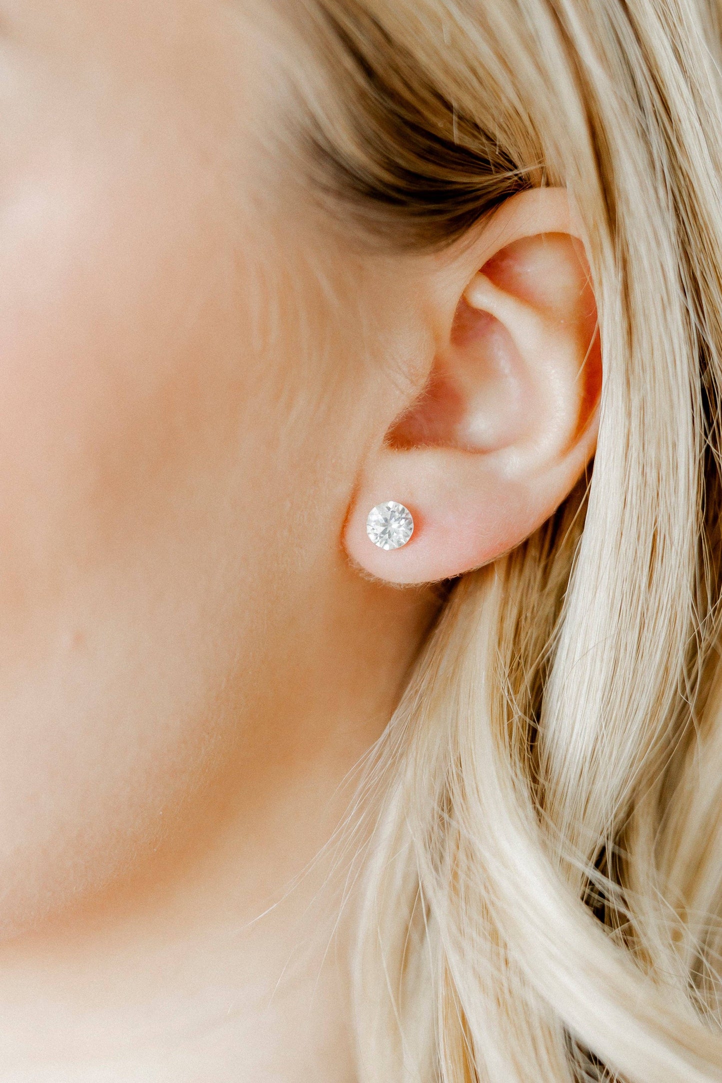 Screwback Stud Earrings Lux - Zuri Clear