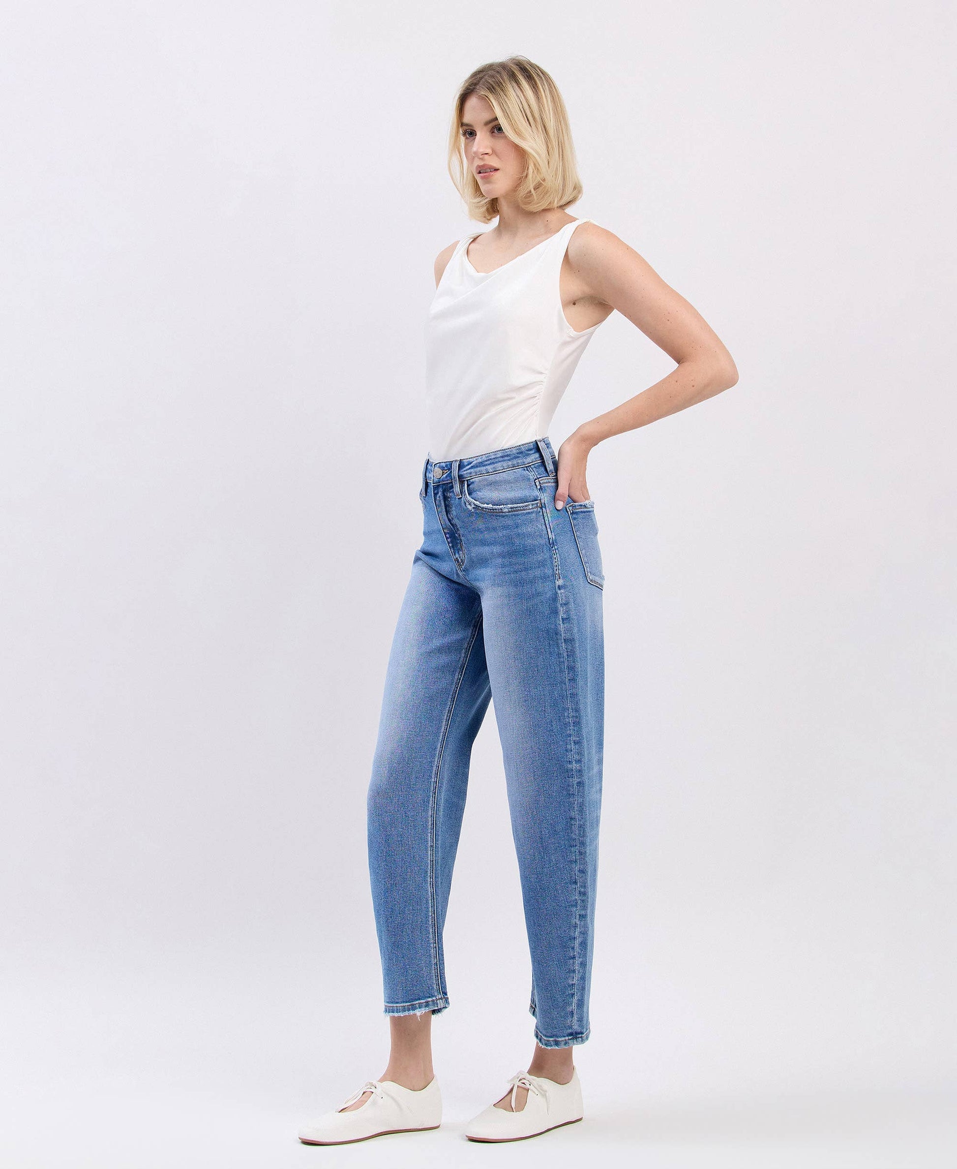 Cora Barrel Jeans - Milly's Boutique