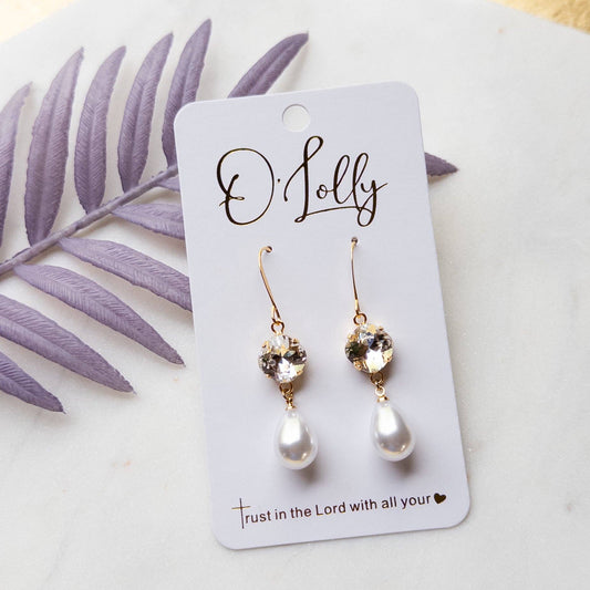 Elizabeth Clear Stone w/Pearl Teardrop Dangle Earrings - Milly's Boutique