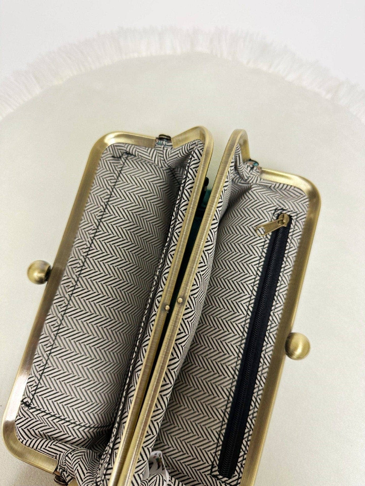 Karen Kiss Lock Clutch - Milly's Boutique