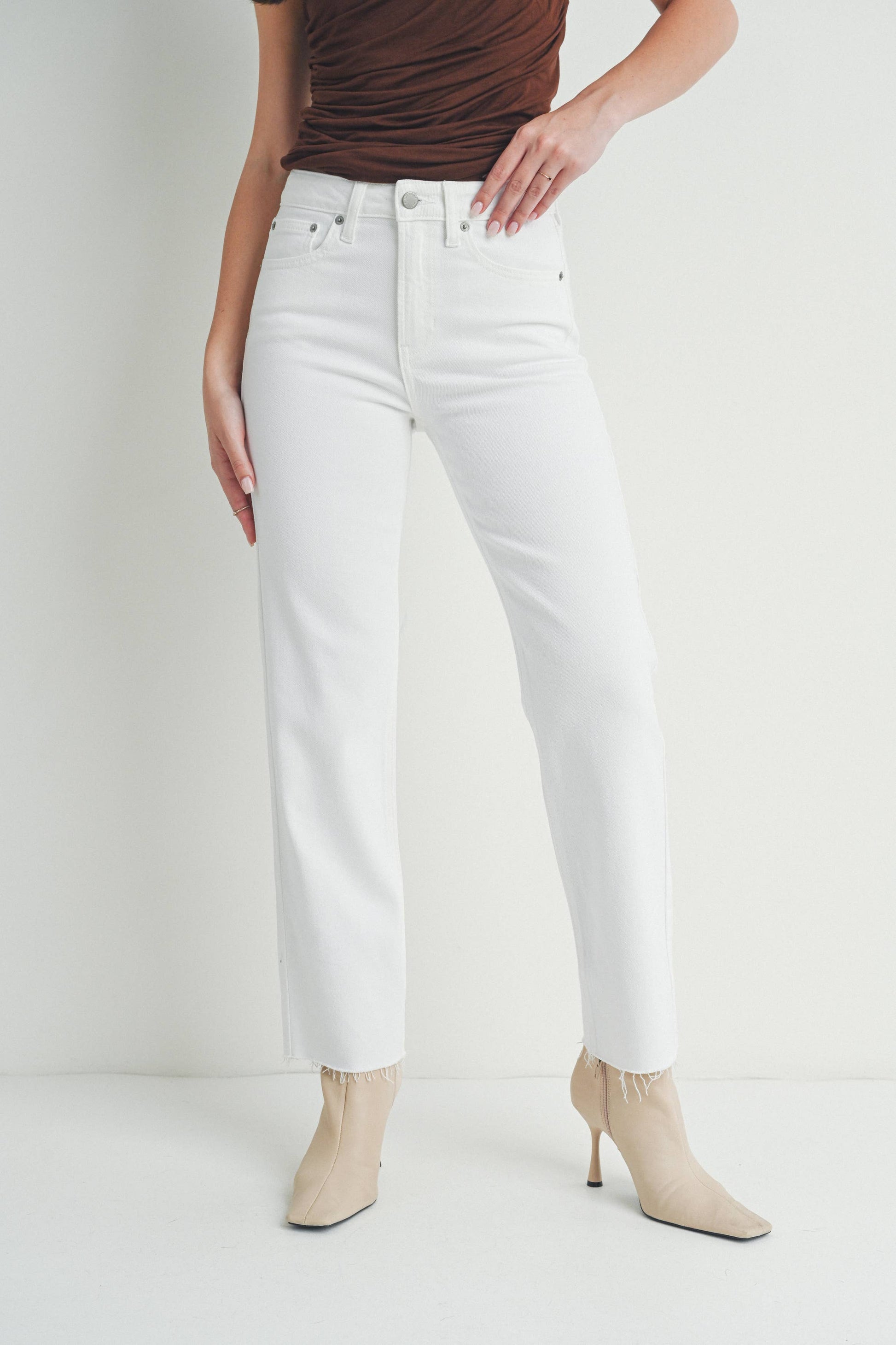 Lilly Straight White Jeans - Milly's Boutique